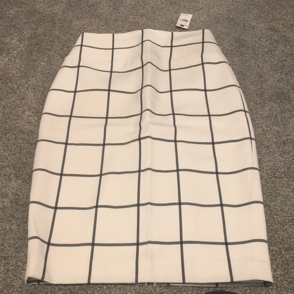 Black and white checkered pencil skirt